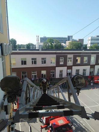Пожар без огня потушили сотрудники МЧС в торговом центре Нижнего Новгорода - фото 2