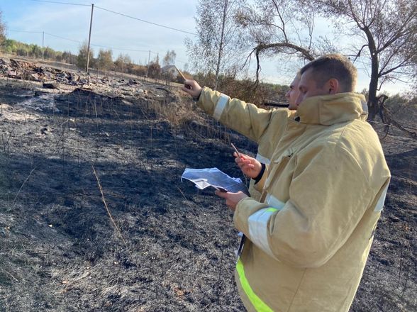 Причины перехода огня на поселок Стеклянный изучают сотрудники нижегородского Госпожнадзора - фото 3
