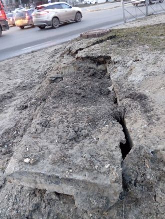 Бетонная плита обрушилась у остановки в Автозаводском районе - фото 2