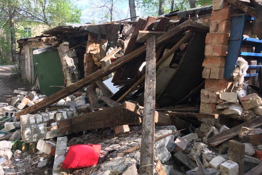 Кирпичная стена упала на 10-летних мальчиков в Нижнем Новгороде