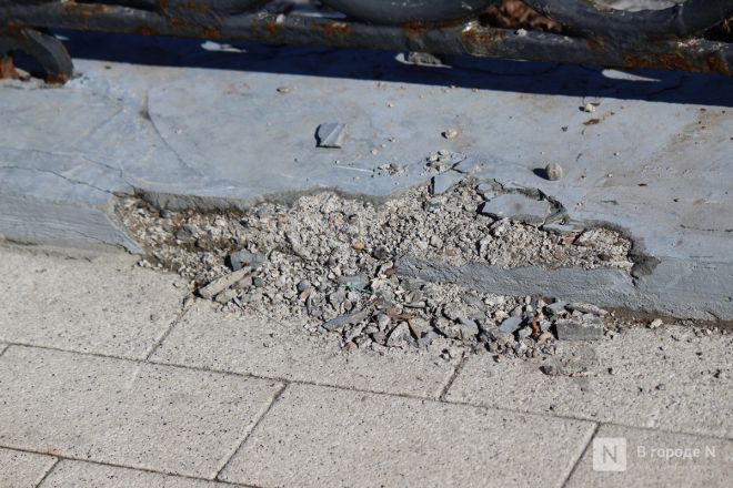 Ржавые урны и разбитая плитка: как пережили зиму знаковые места Нижнего Новгорода - фото 20