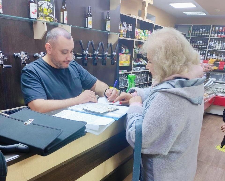 Пять магазинов в Нижнем Новгороде оштрафуют за незаконную торговлю алкоголем - фото 1